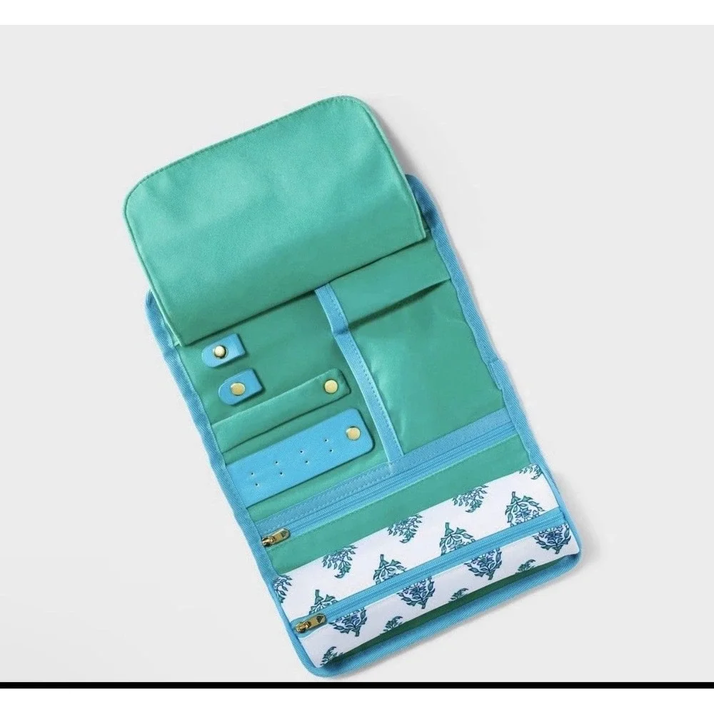 Roller Rabbit Jewelry Organizer Women OS Blue Floral Travel Roll Case NWT